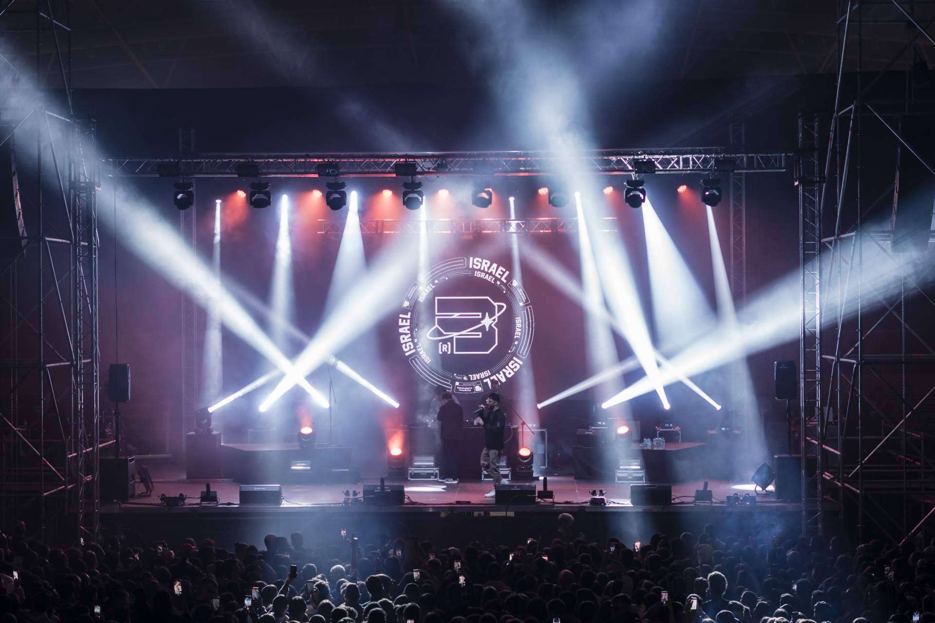 DCPRO brinda alquiler de equipos de sonido, iluminación y audiovisuales para fiestas y eventos