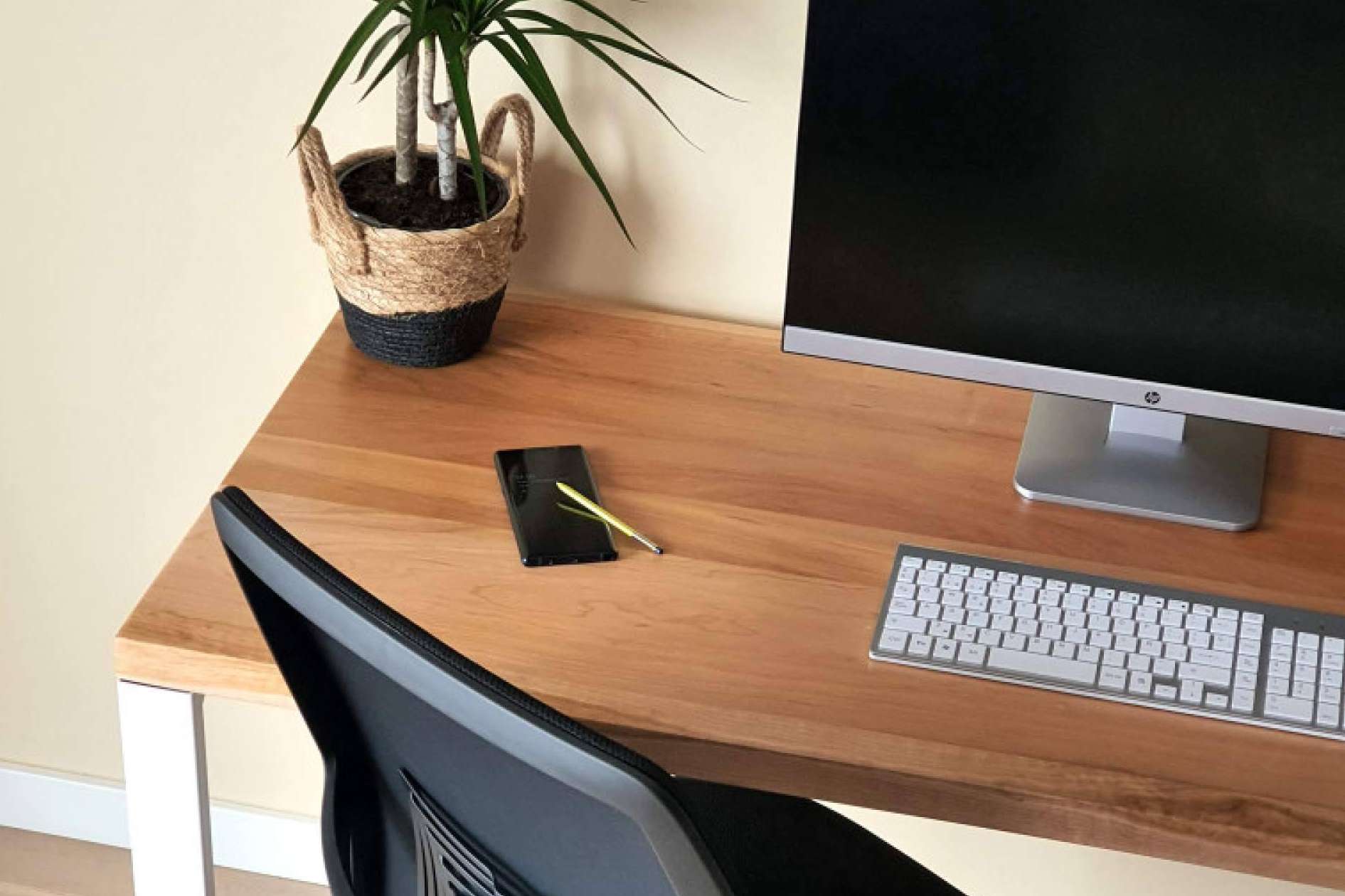 Mesas y escritorios de madera natural maciza disponibles en ErgoNatureWood