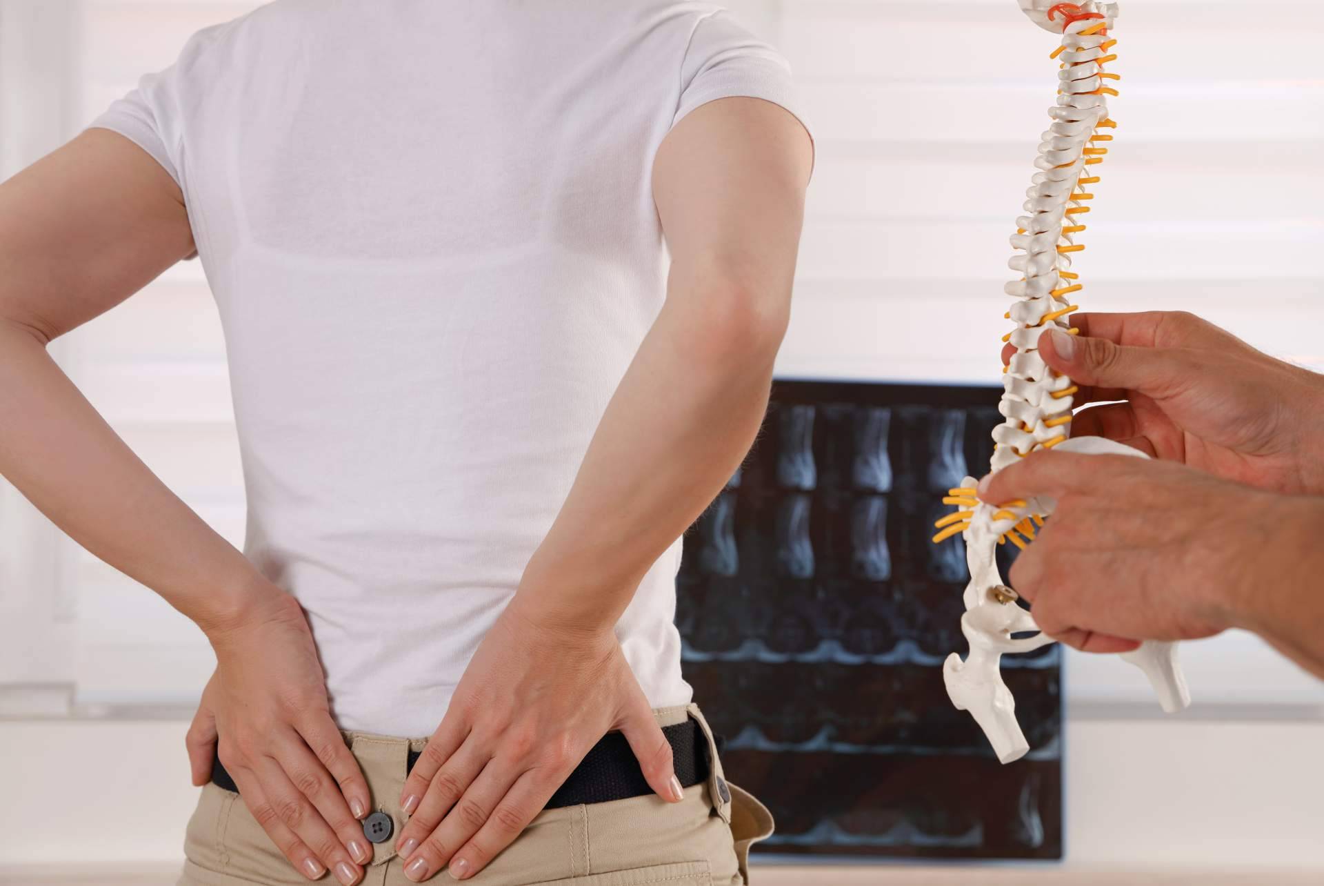 La especialización de la Clínica Viasalud es aliviar dolor de hernia discal con fisioterapia, sin cirugía