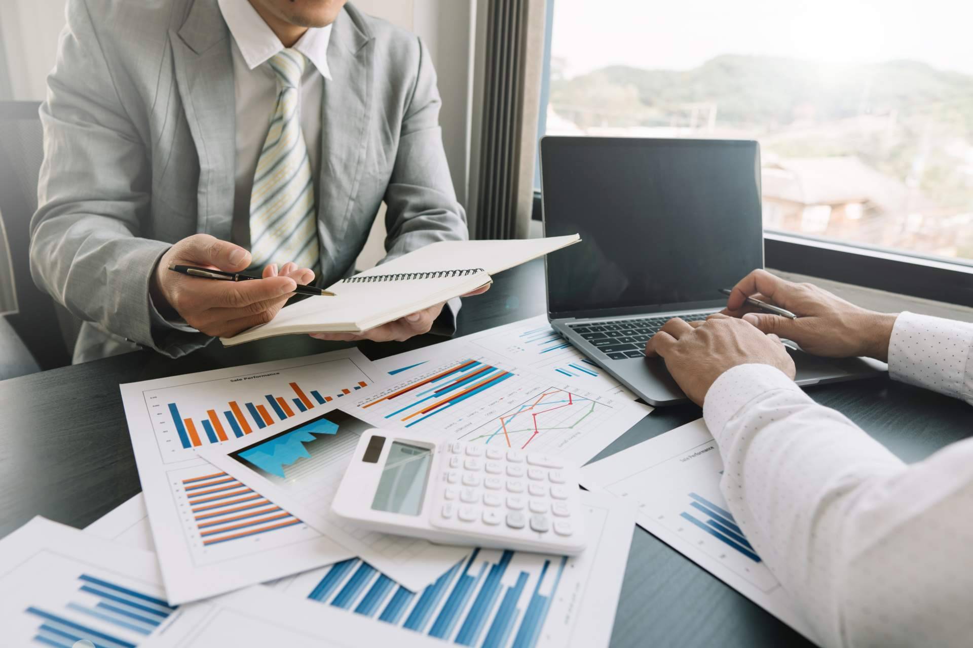 Invertir activos financieros a través de estrategias de inversión de valor añadido