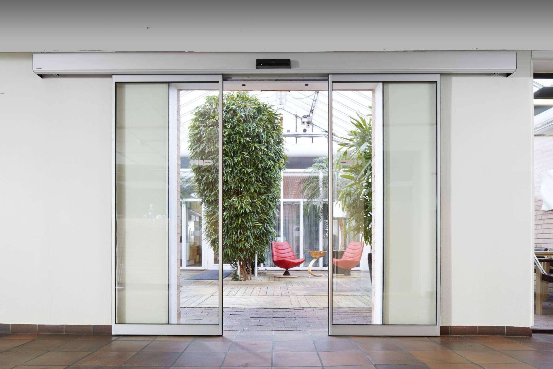 El comercio minorista, la importancia de las puertas automáticas