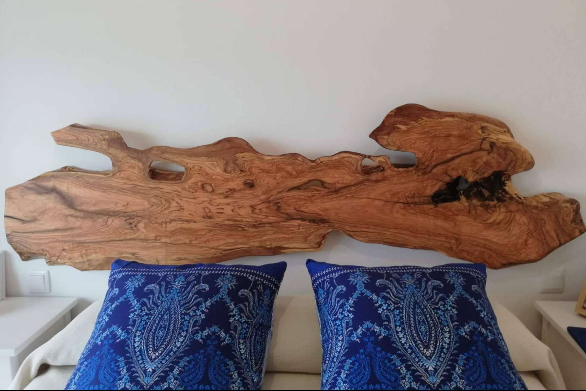 Los cabeceros de madera natural de olivo de Encimeras de Olivo