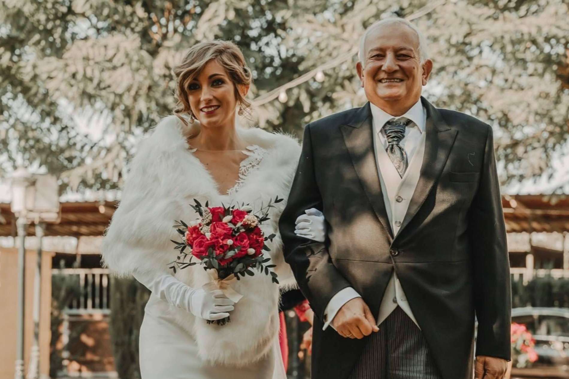 Tocados de todo tipo, pamelas artesanales y ramos de novia de la mano de Carmen Fernández Complementos
