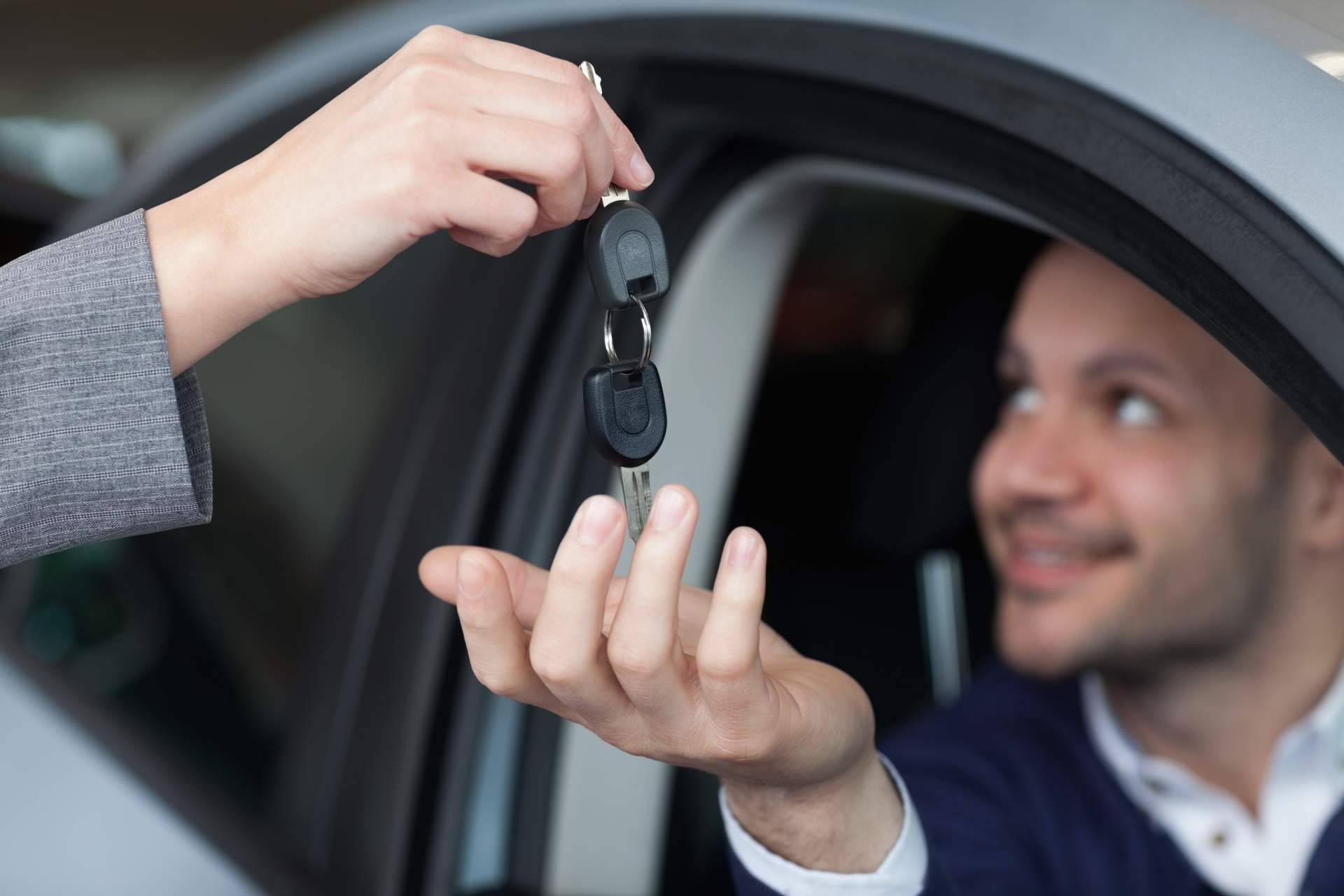 El renting como solución a la crisis componentes vivida en el sector automovilístico, por TodoRenting.es