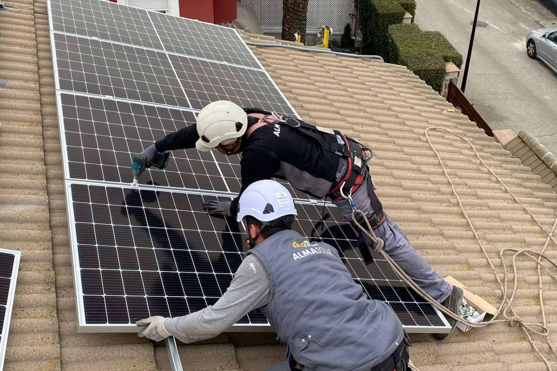 El uso de energías renovables mediante la instalación de placas solares, por Alma Solar