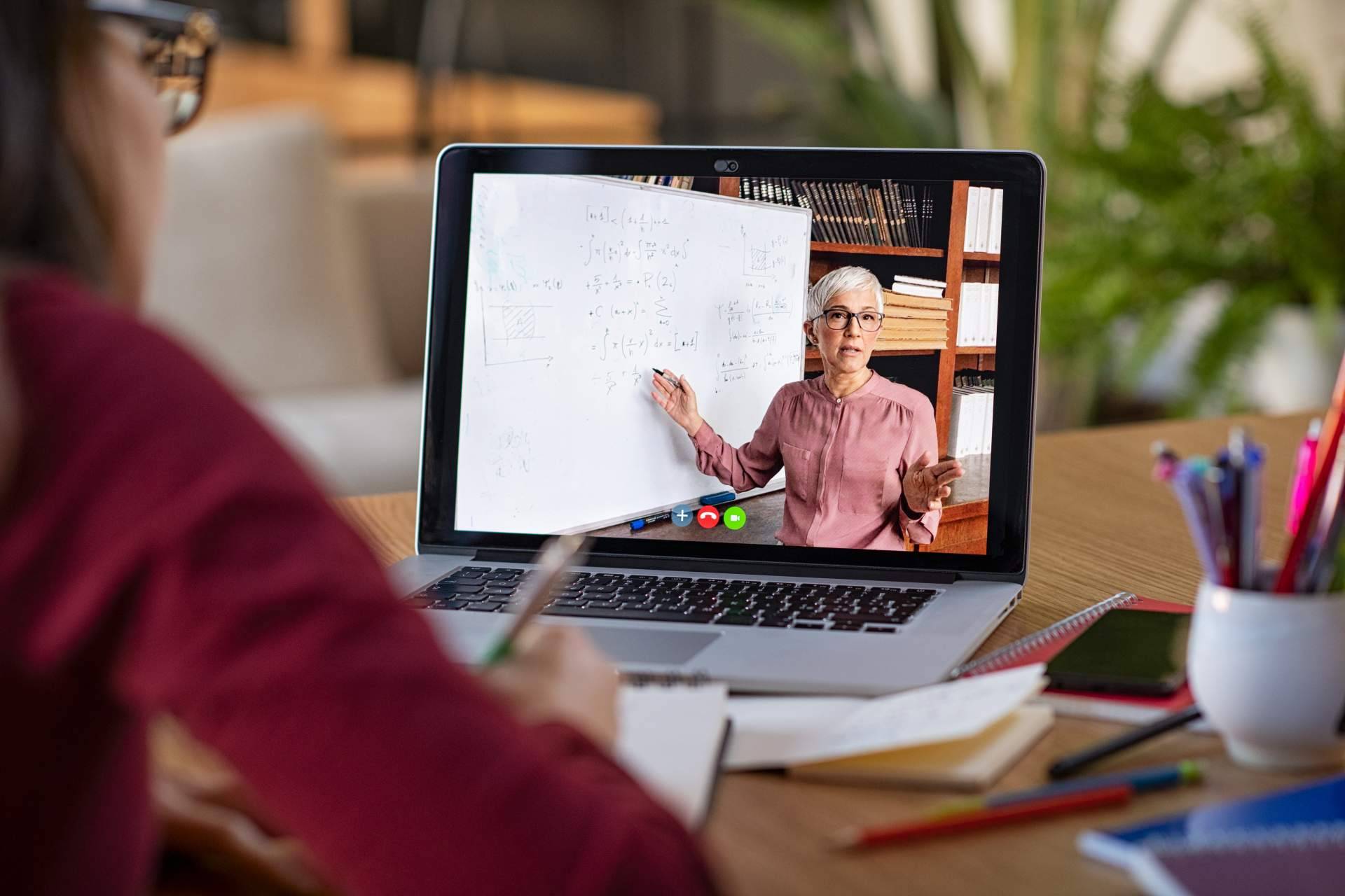 La academia Learn Hot English ayuda a las empresas a adaptarse en el mercado actualizado actual