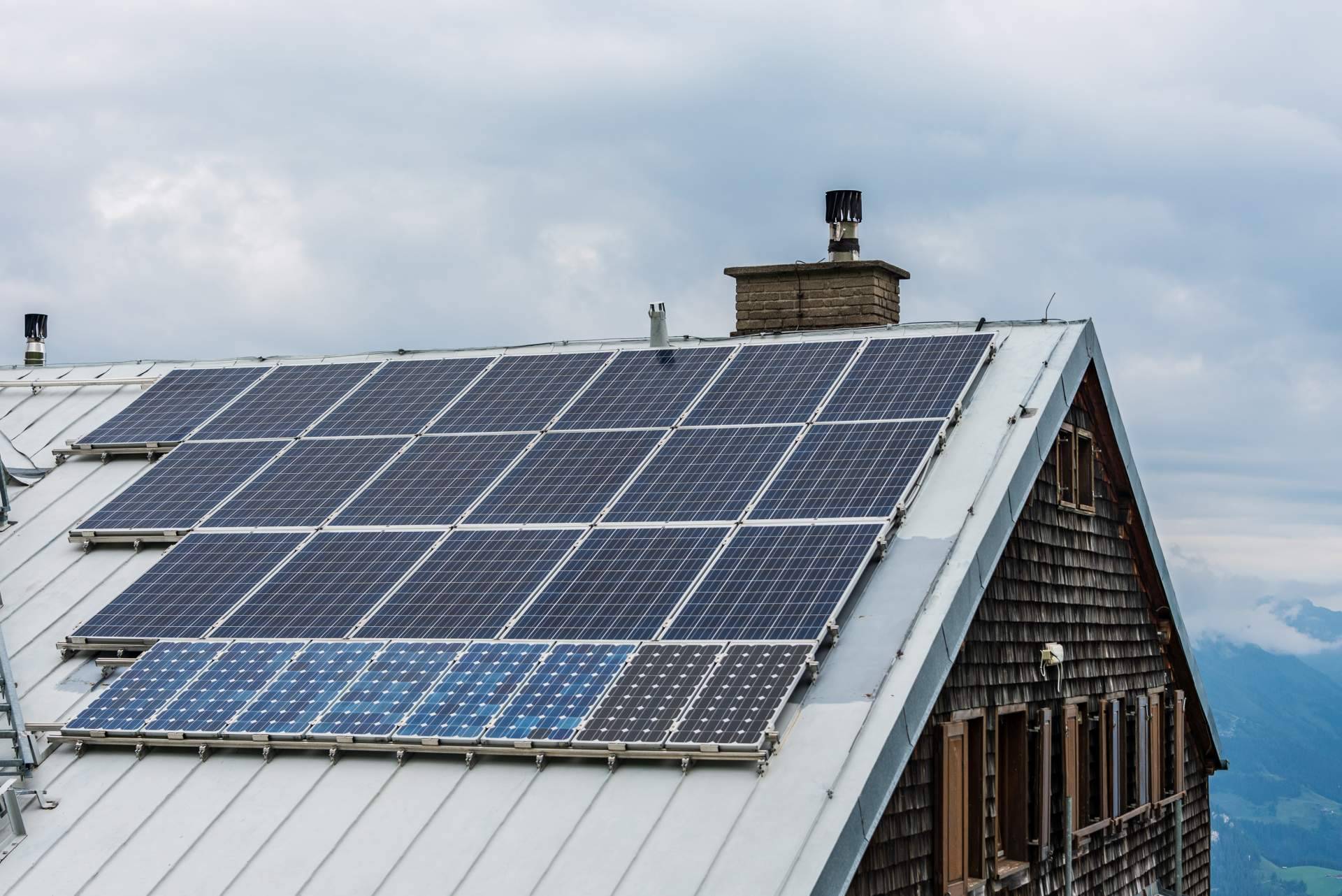 Sustituir los paneles solares térmicos por instalaciones fotovoltaicas para autoconsumo