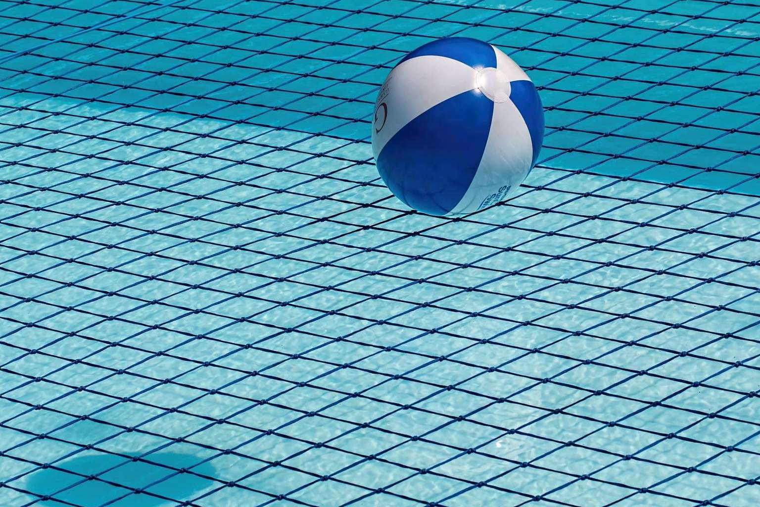 Todo lo que se necesita para el mantenimiento de la piscina se puede encontrar en la tienda JuJuJu Aquacenter