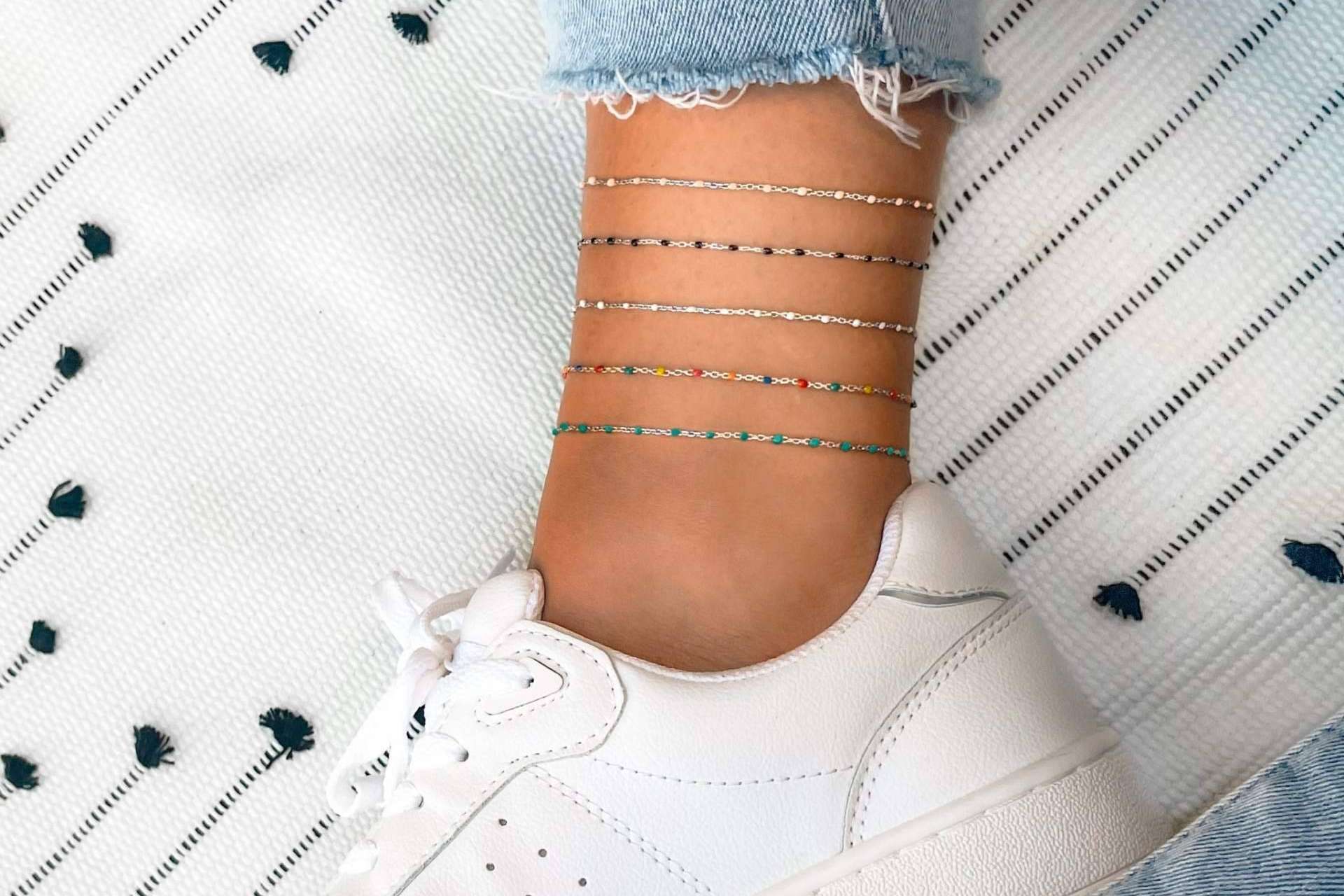Tobilleras, un accesorio imprescindible en el look de este verano