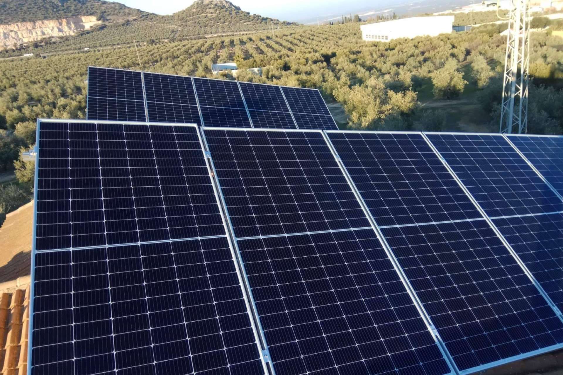 TodoAgrícola.es explica si merece la pena hacer una instalación de bombeo solar