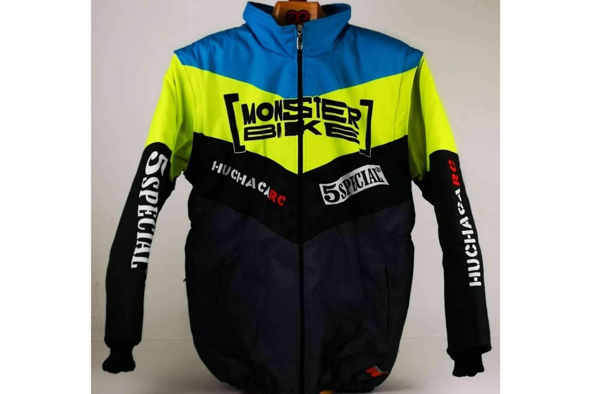 La tienda ADHESIVOSEMBARRADOS permite personalizar la chaqueta Dakar
