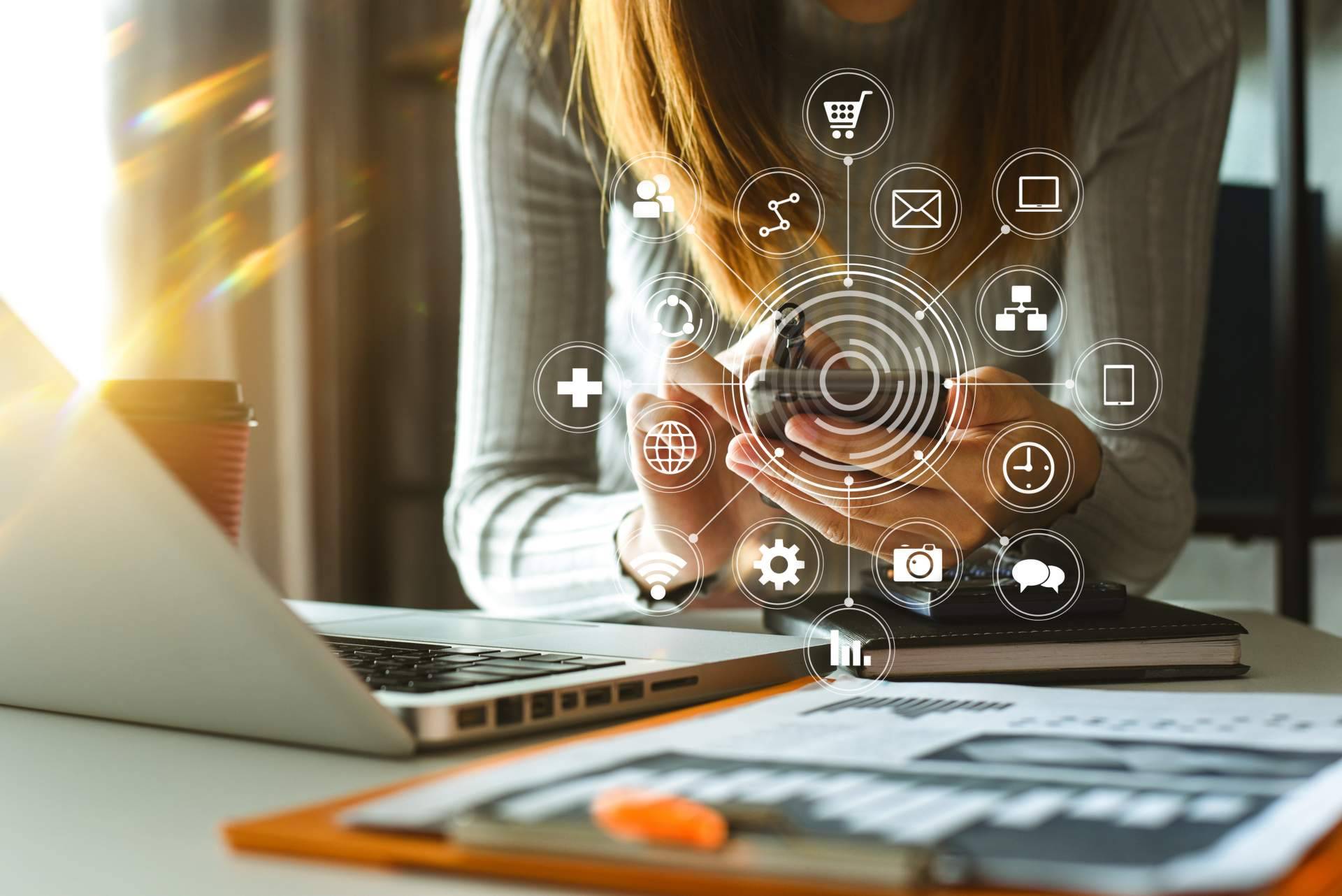 ¿Por qué es importante invertir en Google Ads y Facebook Ads?