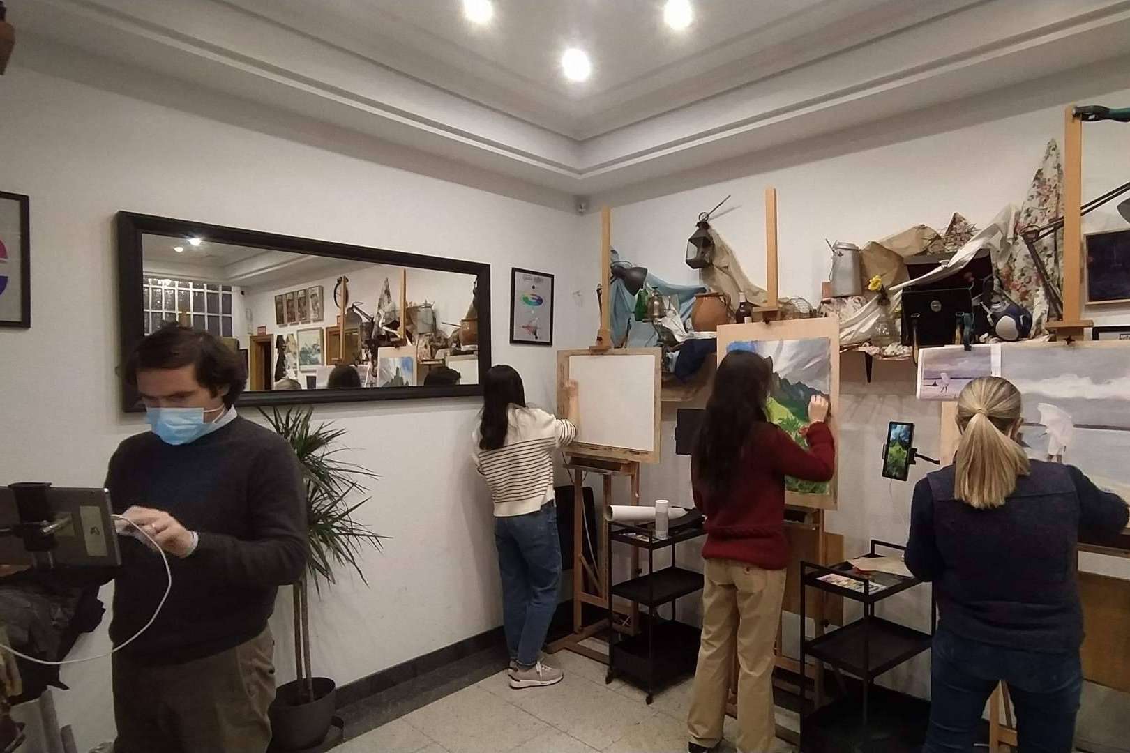 Estudio Ilógico convierte a los estudiantes en profesionales de la pintura y el dibujo