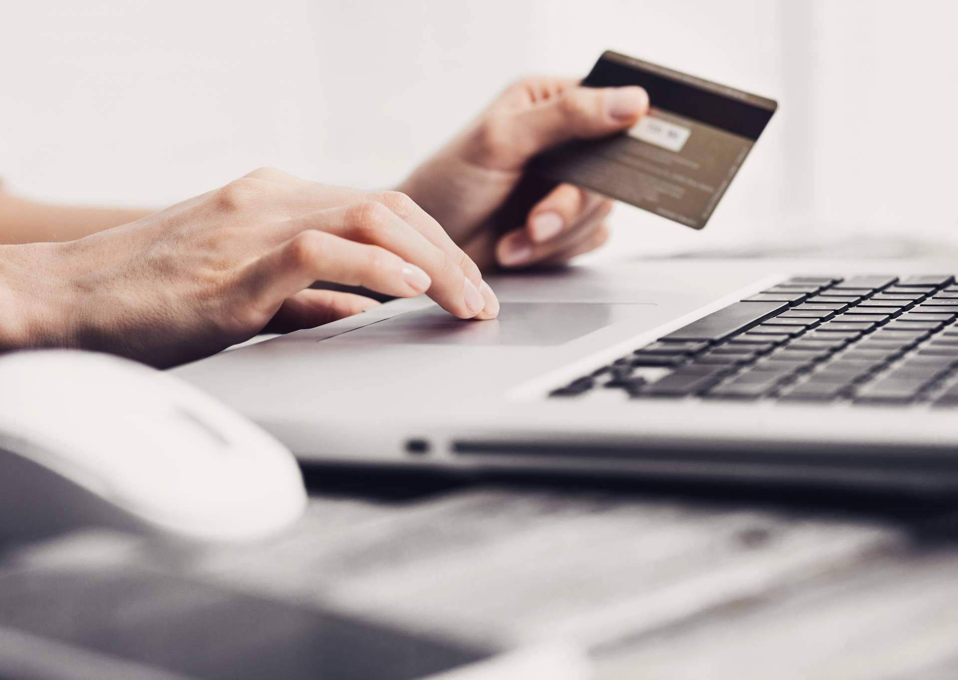 Los intereses y el funcionamiento de las tarjetas revolving de la mano de Dual Asociados