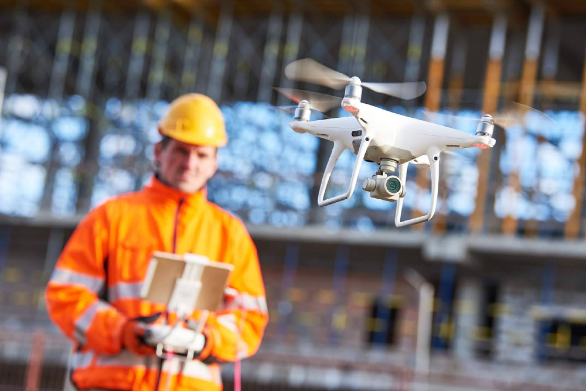 Realizar trabajos de inspección industrial mediante el uso de drones, gracias a FRP Advanced Technology