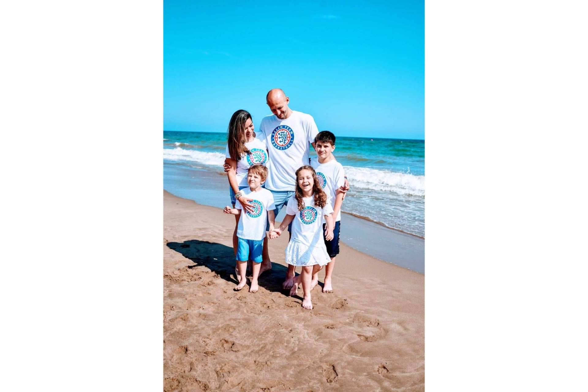 Barton, Keilley y familia vuelven a España