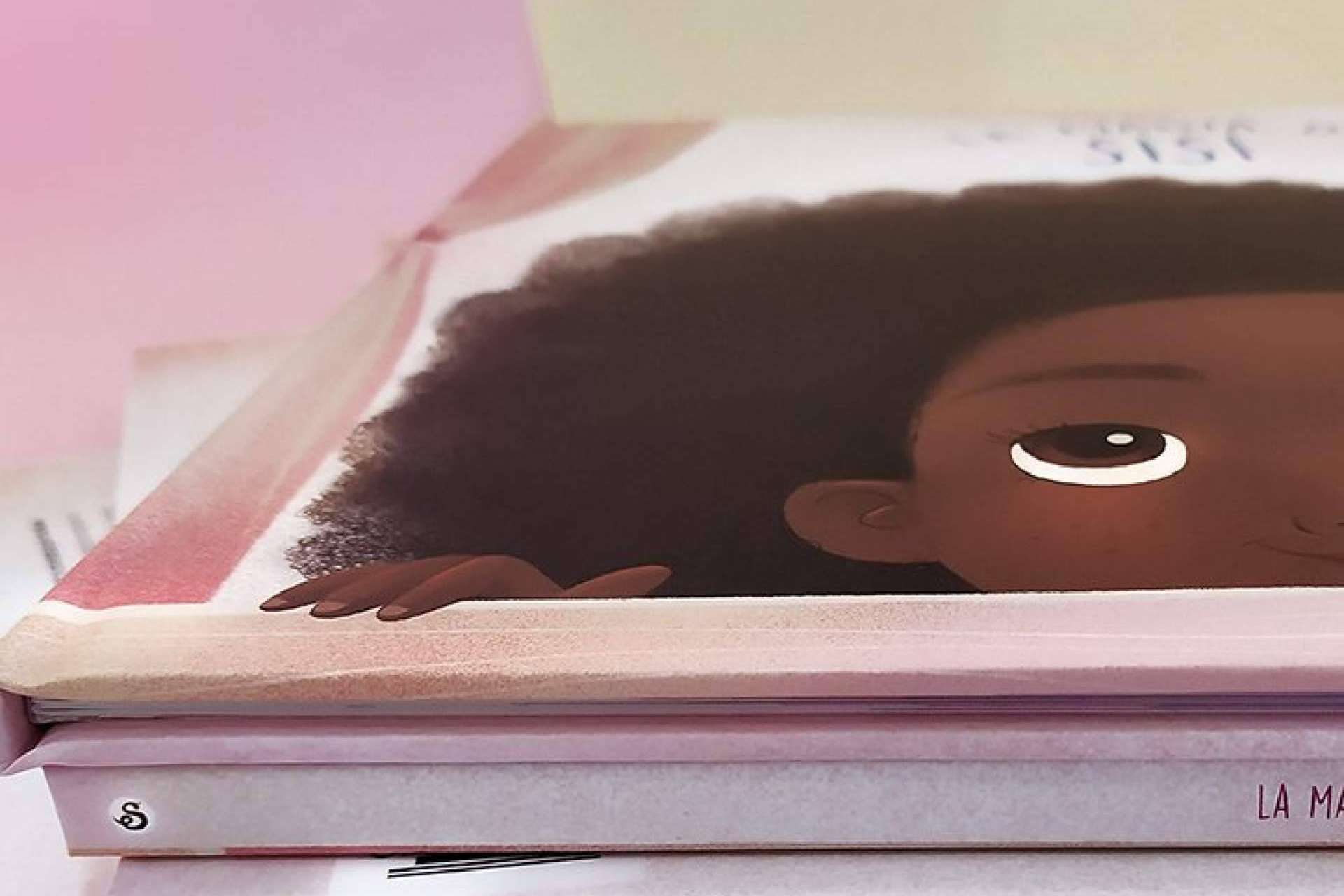 El cuento infantil sobre el cabello rizado y afro y Sofía Black