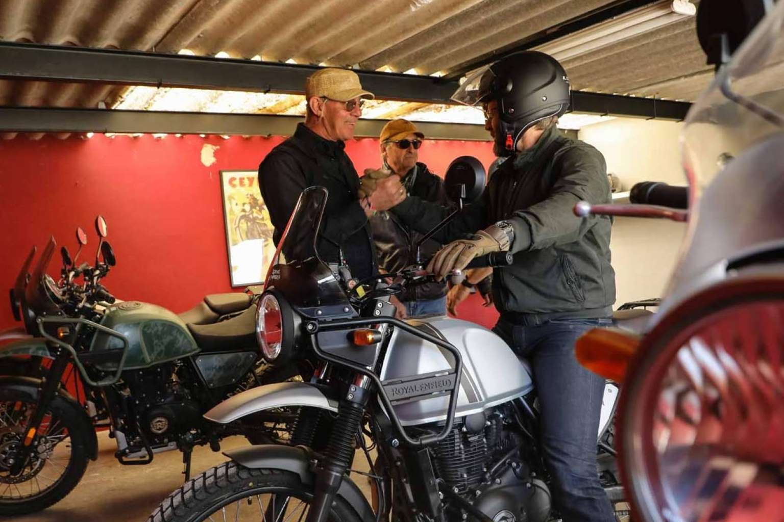 Alquiler de motos y rutas guiadas en Mallorca, con Himalayan Tours Mallorca