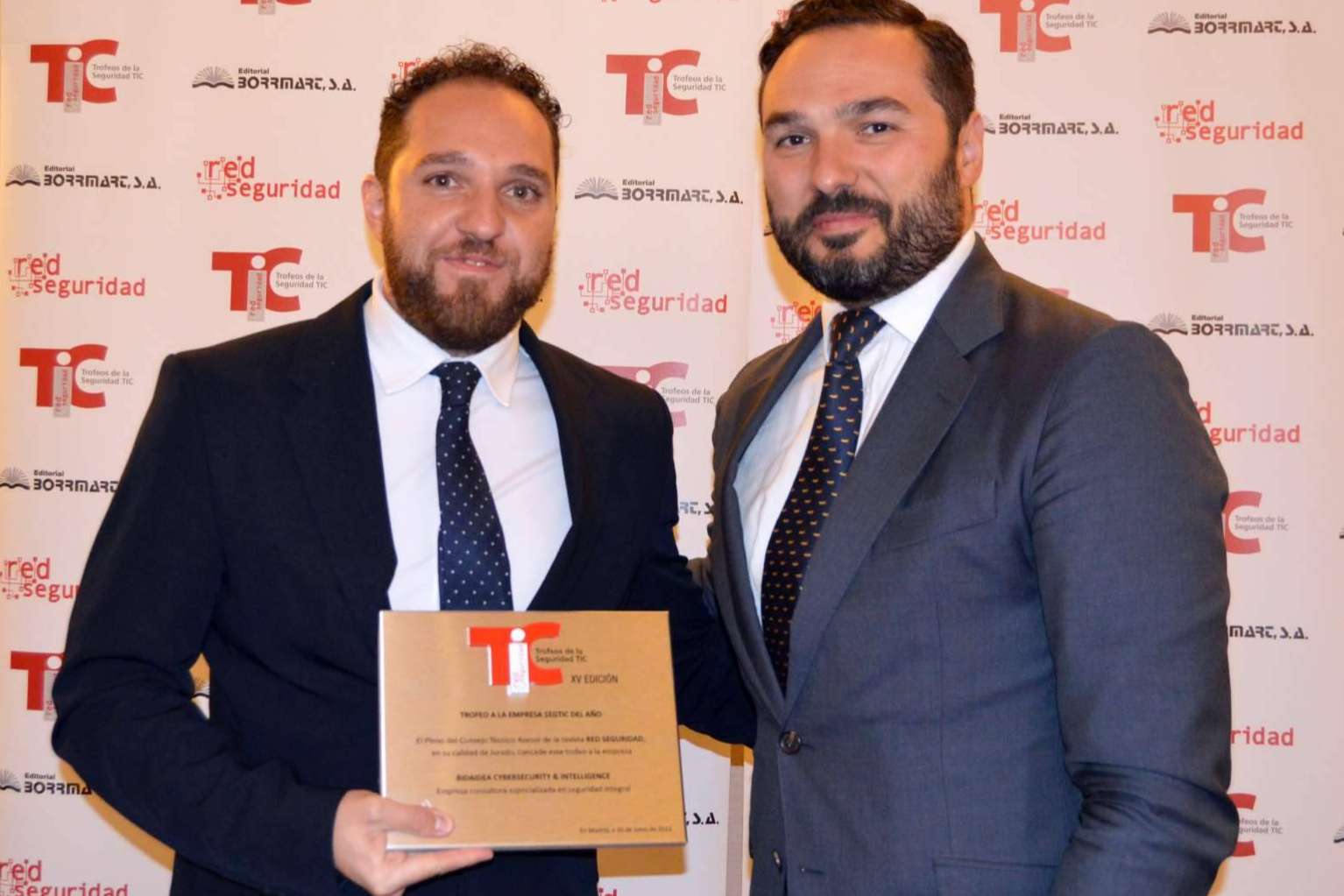 Mikel Rufián gana y recoge el premio a 'Mejor empresa de ciberseguridad del año'