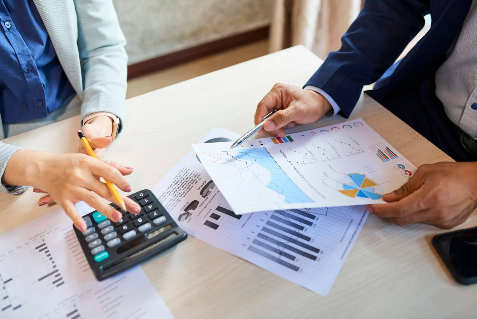 ¿Por qué es importante conocer el comportamiento del buyer persona en el sector industrial?