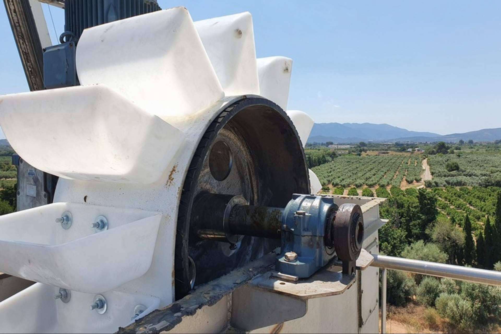 La empresa de fabricación y diseño de maquinaria industrial Domfesa ofrece una gran variedad de modelos de elevadores de cangilones
