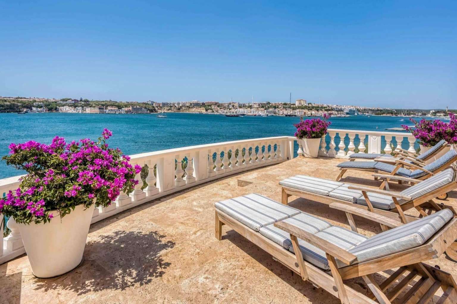 Los expertos de Home Menorca explican por qué se debe invertir en bienes inmuebles en Menorca