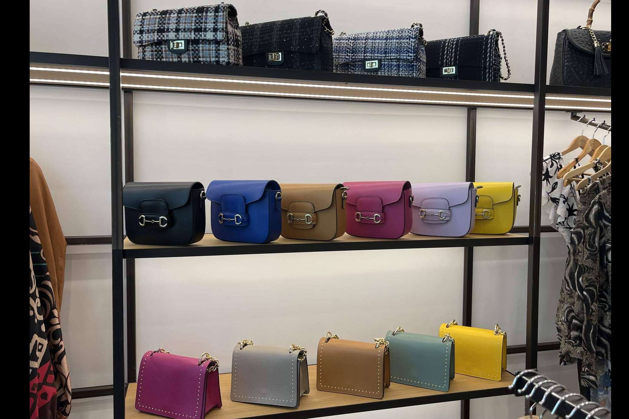 La tienda Imperio Clandestino dispone de carteras y complementos para cualquier evento