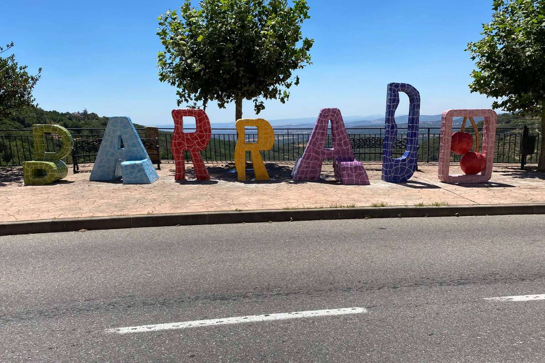 MobuArtex embellece las entradas de las localidades con letras corporativas personalizadas