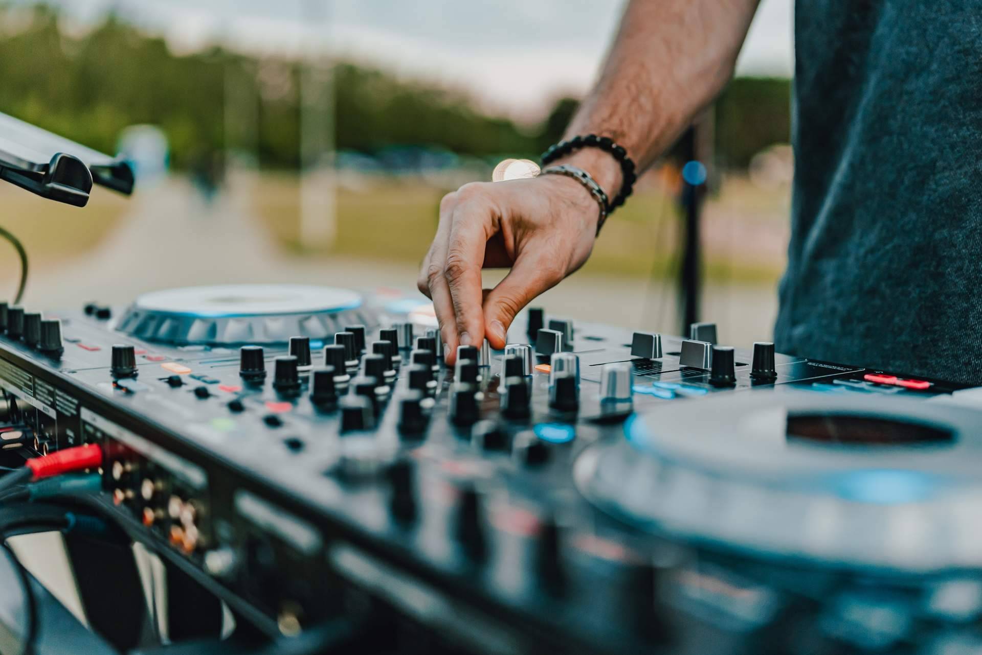 Desde Málaga y para toda España, DJ Paco Gómez garantiza la diversión al máximo