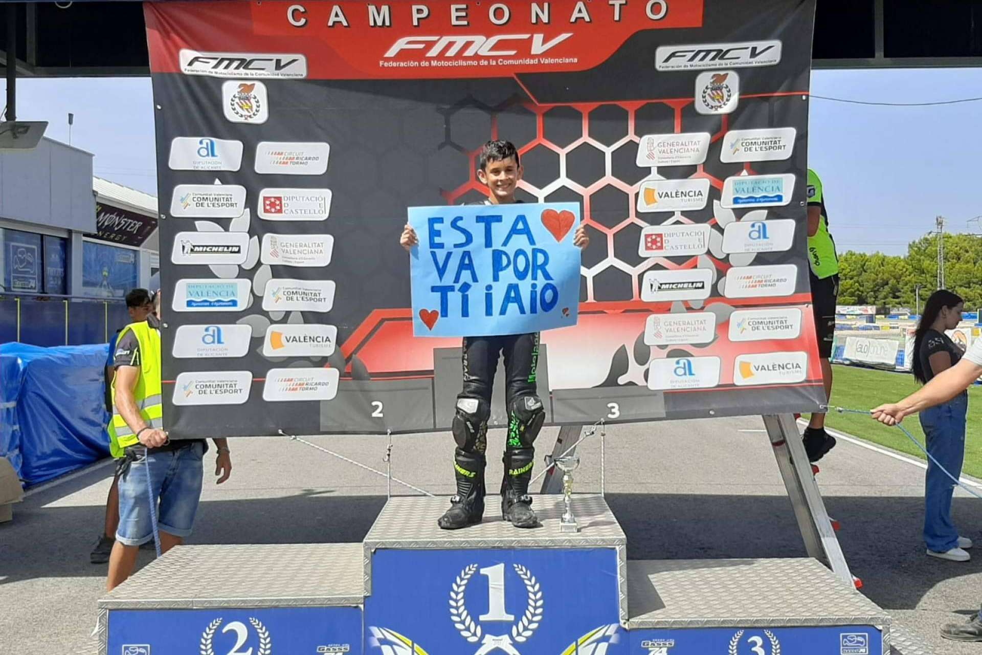 Élite Capilar patrocina al piloto Marc Moñinos Esteve, que va por el momento liderando el campeonato Minimotard 85cc de la Comunidad Valenciana