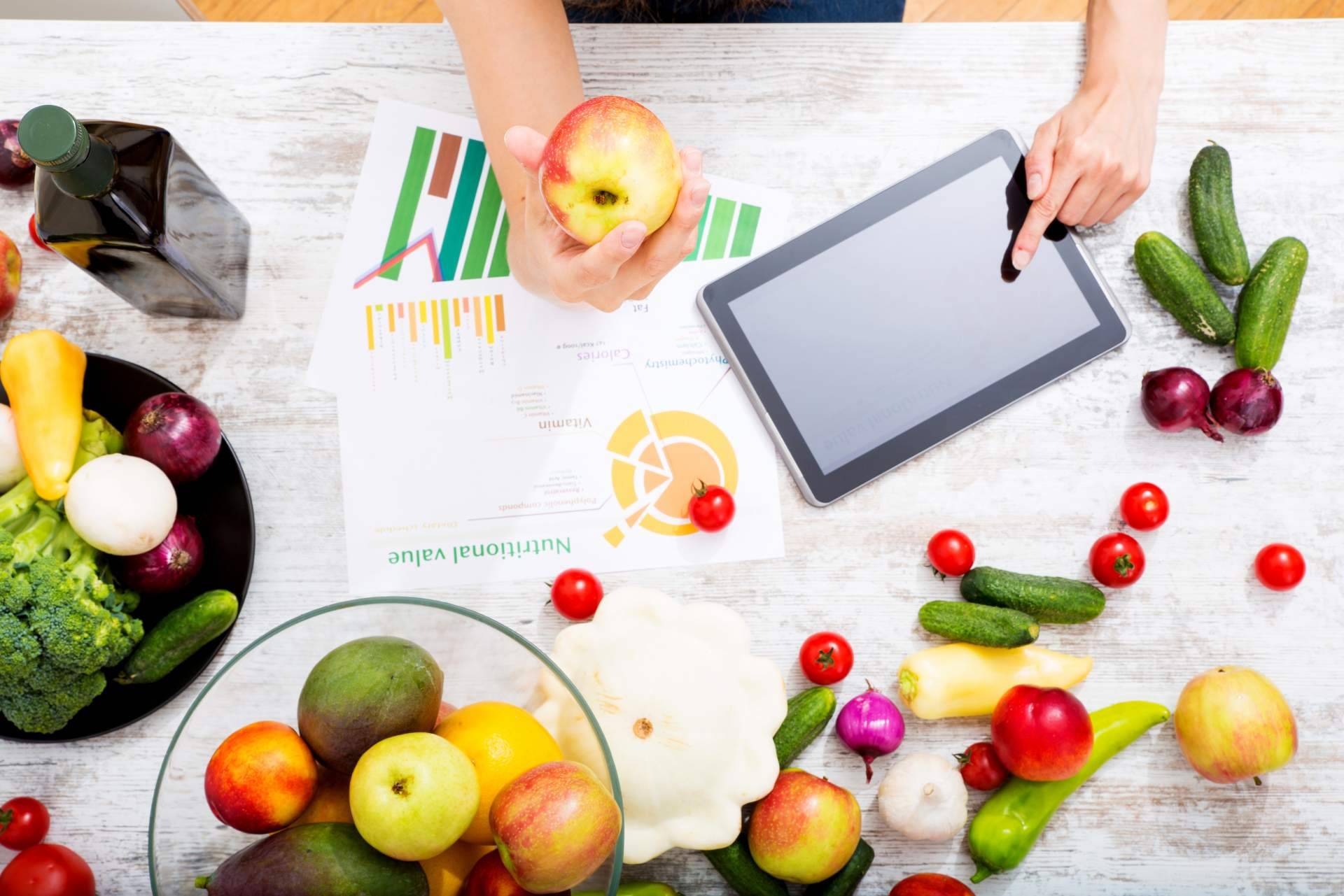 Es posible evitar los atracones de comida con un cambio de hábitos