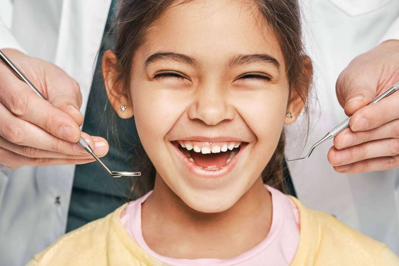 Cuidar la salud bucodental de un hijo con los servicios de esta clínica dental de Chamartín