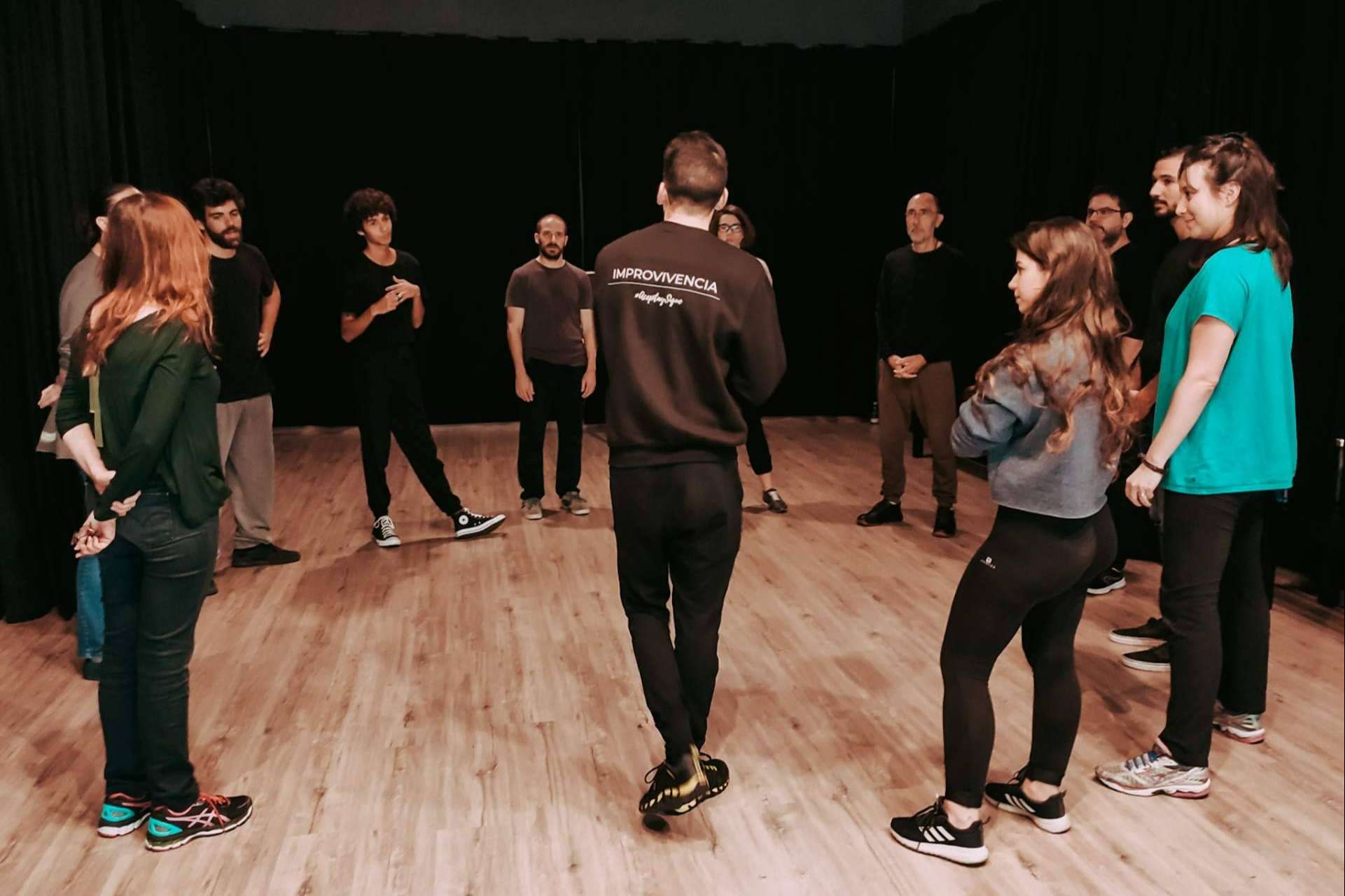 Improvisación teatral con los cursos de ImproVivencia