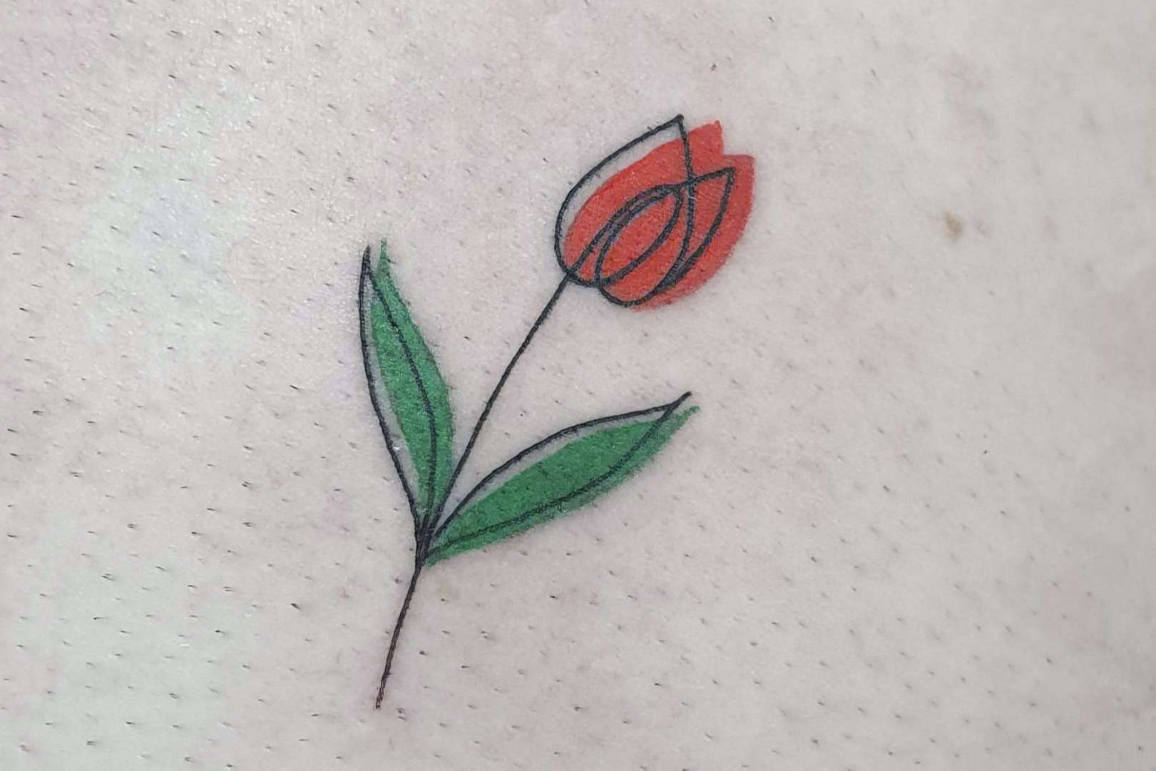 El estudio de Vieja Escuela Tattoo ofrece tatuajes a línea fina