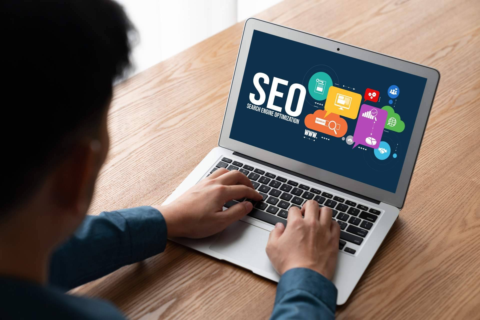 Los servicios de la agencia SEO Guellcom logran posicionar una empresa de maquinaria de limpieza local en las primeras posiciones del buscador
