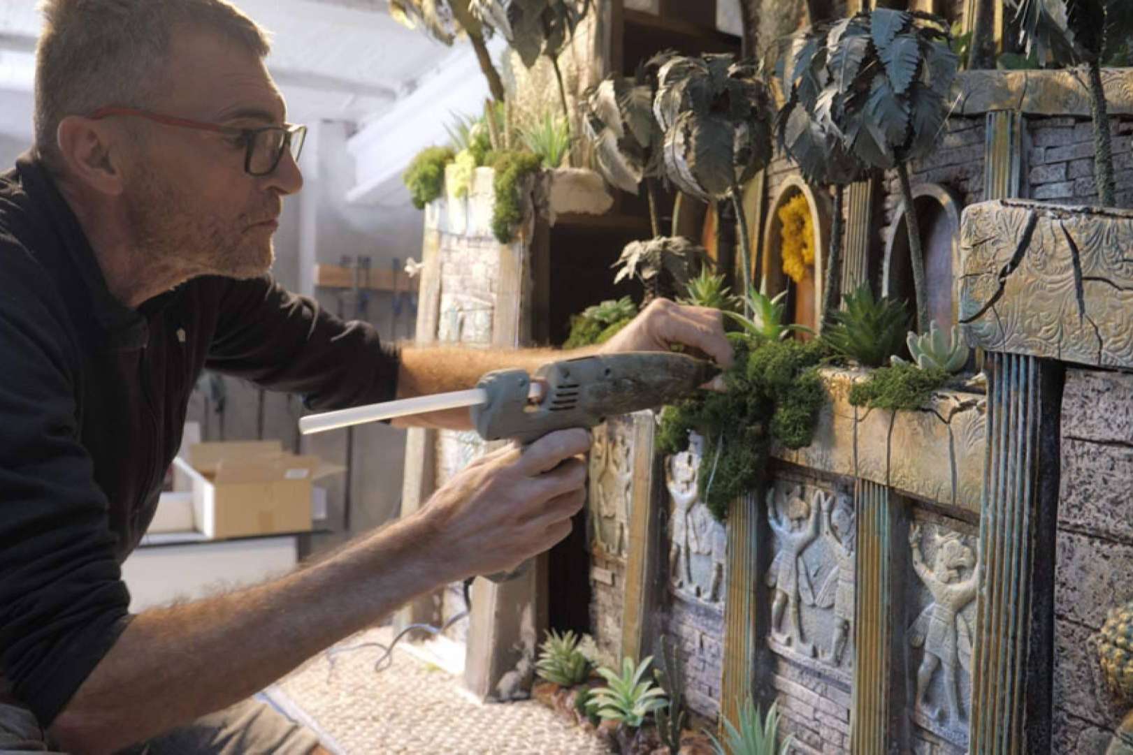 El canal de YouTube de Ramón Colomer muestra vídeos del proceso de construcción de sus dioramas de las 7 maravillas del mundo antiguo