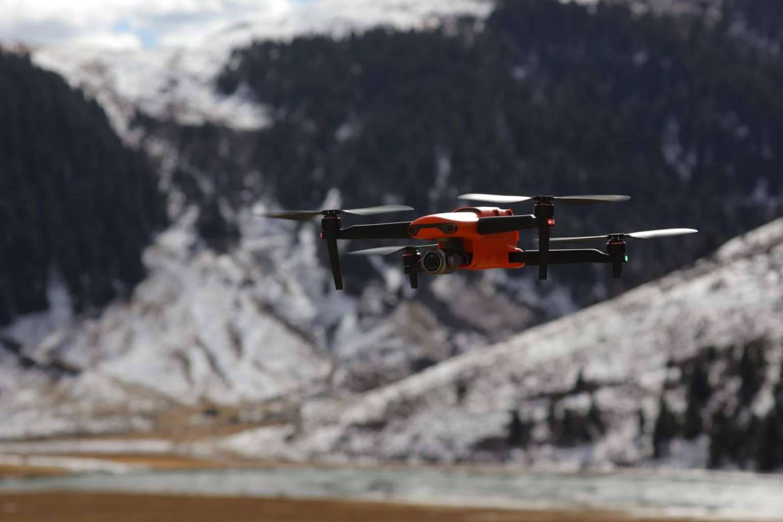 Usar los drones como equipos de apoyo en seguridad, emergencia y rescate