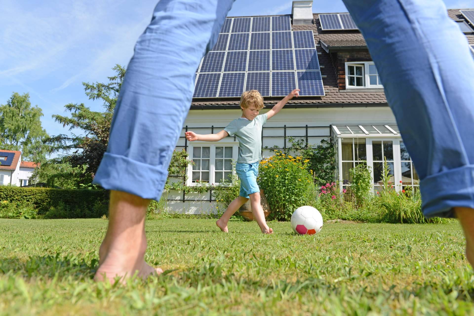 10 beneficios de instalar placas solares en una vivienda en Sevilla, por la firma Geesol