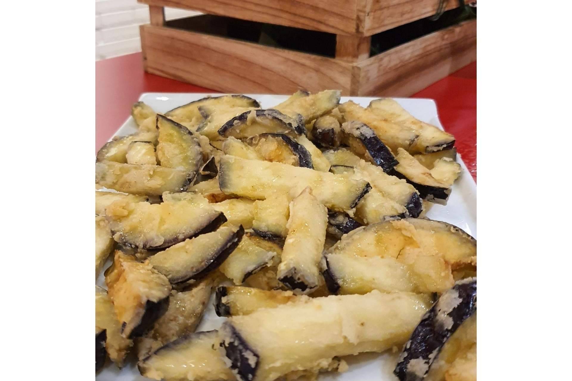 La bandeja de fritura y marisco, la especialidad del restaurante valenciano La Taberna Casera