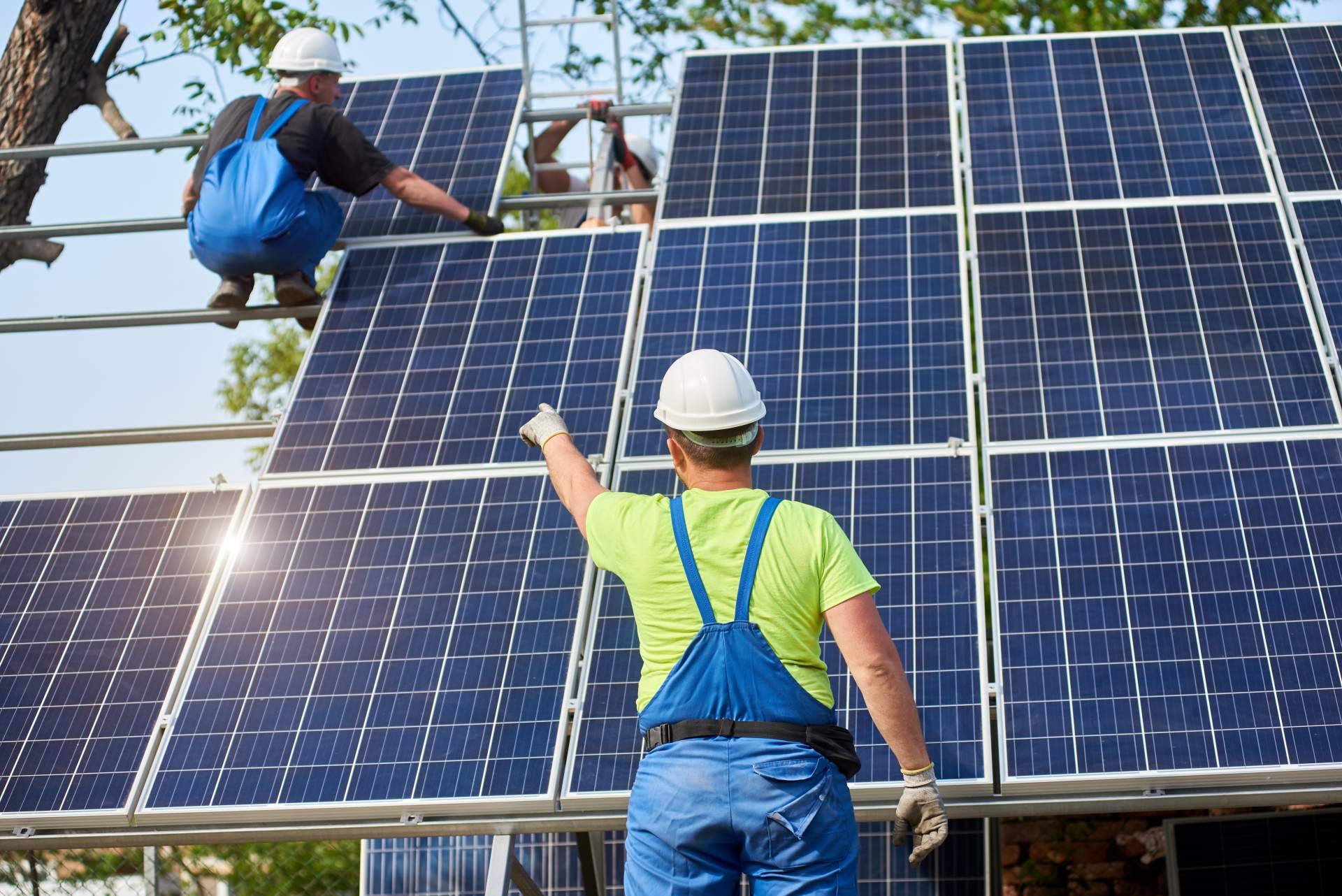 Instalación de paneles solares con Smart Wallboxes