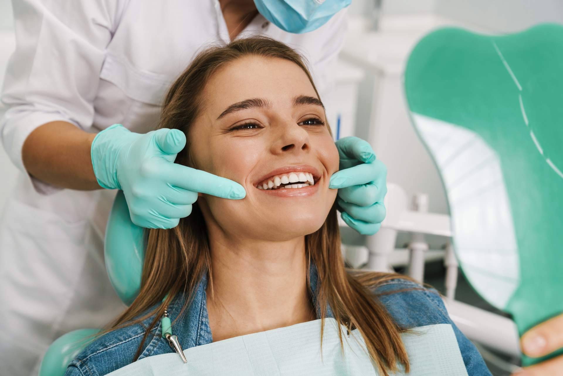 ¿Qué es el blanqueamiento dental?, por las clínicas dentales Bucalia