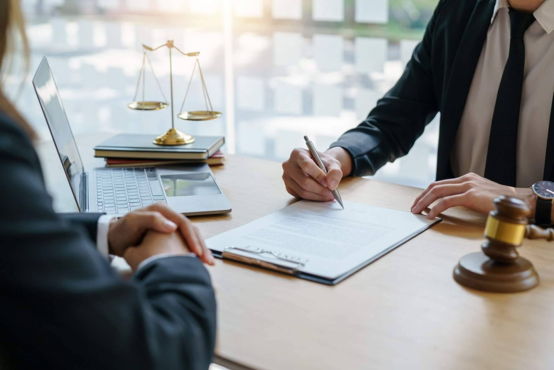 Convertirse en Perito Judicial en Valoración de Vehículos, de la mano de Surge