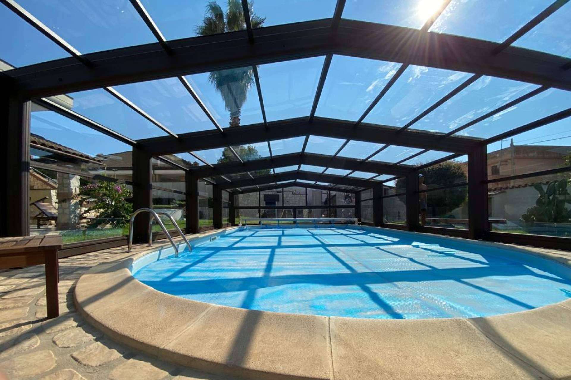Conseguir excelentes cubiertas para piscinas enterradas, en COVERTTO