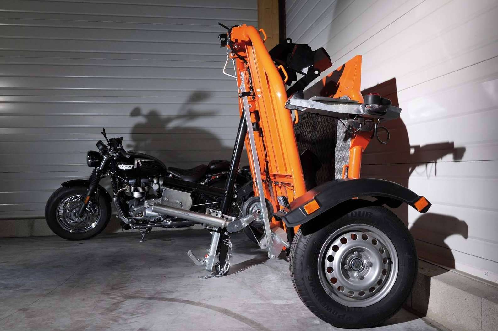 Los remolques de moto abatibles y plegables de Busco Remolque revolucionan la movilidad