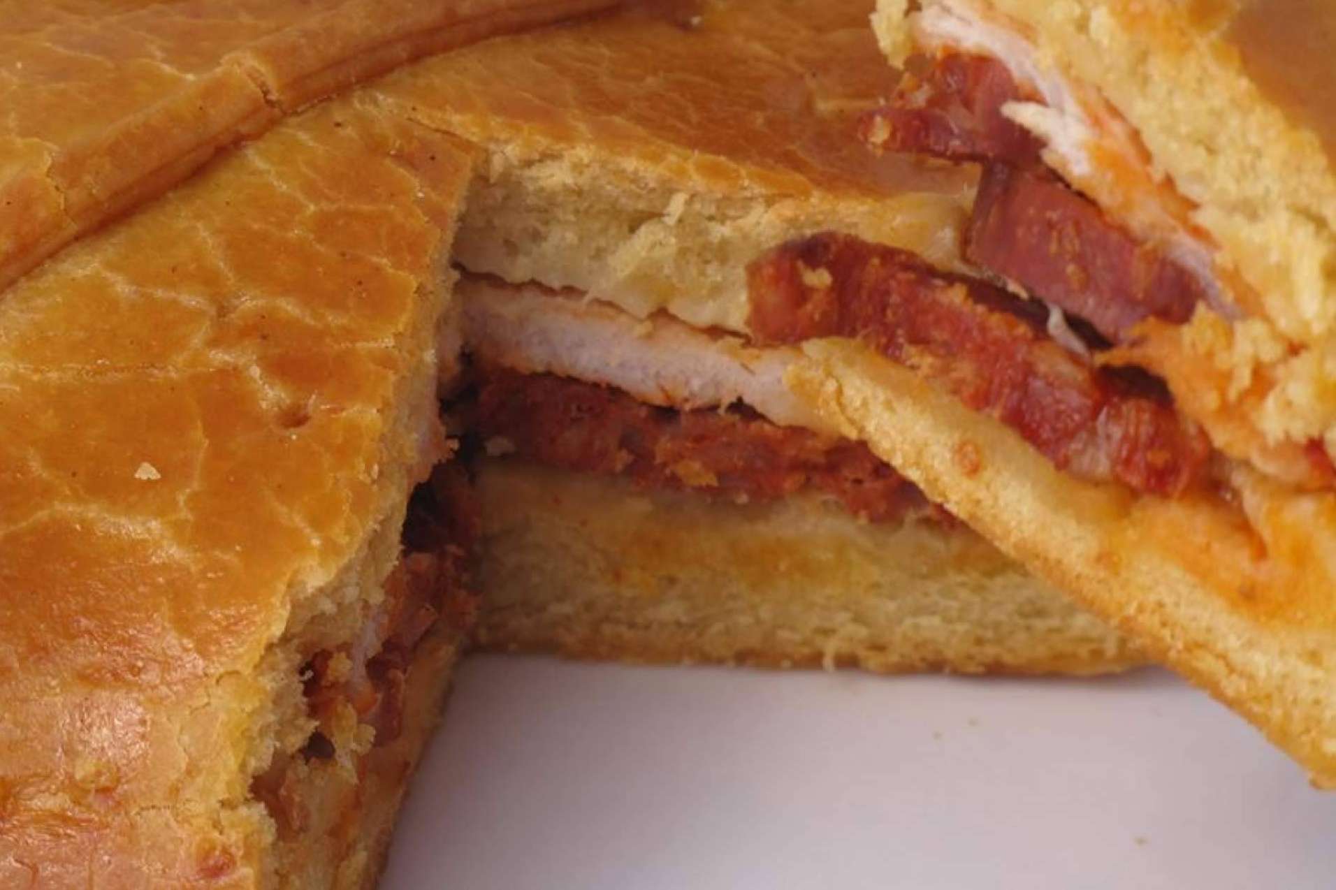 El hornazo de Salamanca, un delicioso plato típico de la región que se puede degustar en casa gracias a El Zurrón Charro