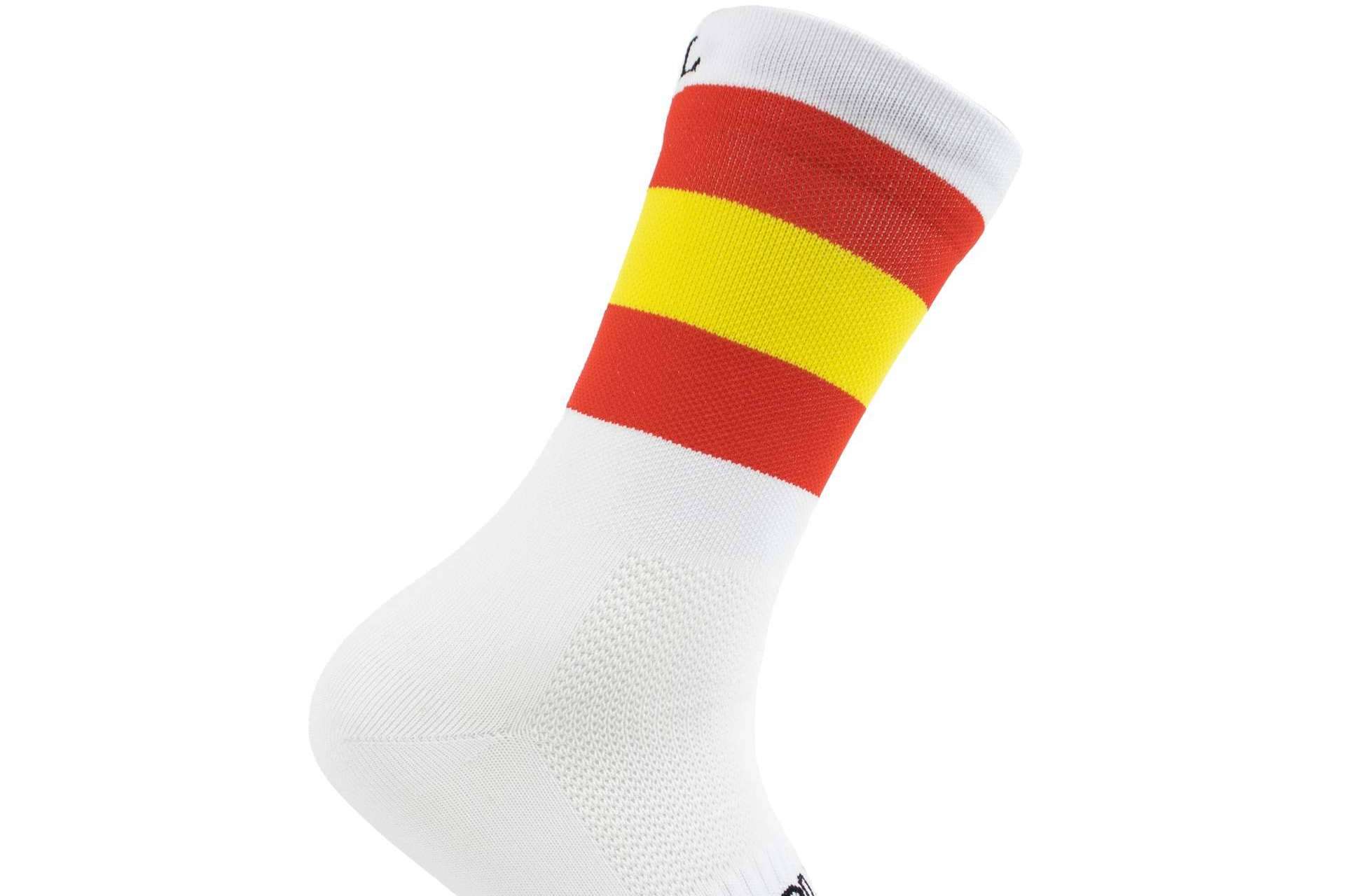 El diseño de los calcetines de ciclismo con la bandera de España que ofrece Perro Loco