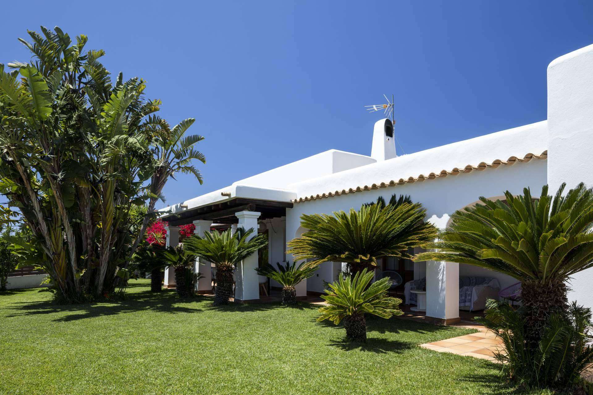 Alquiler en Ibiza de Ca Na Marta, una casa vacacional con piscina