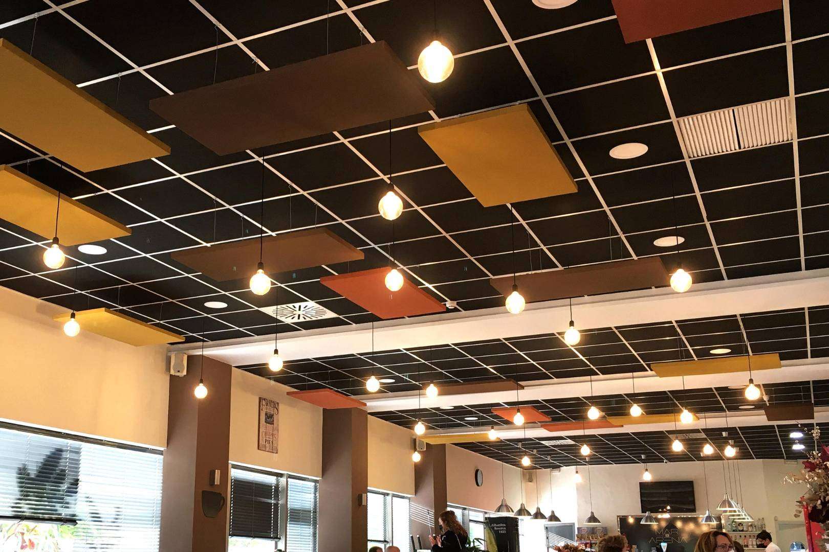 Acústica Decorativa permite incluir paneles acústicos decorativos para reducir el ruido en restaurantes y cafeterías