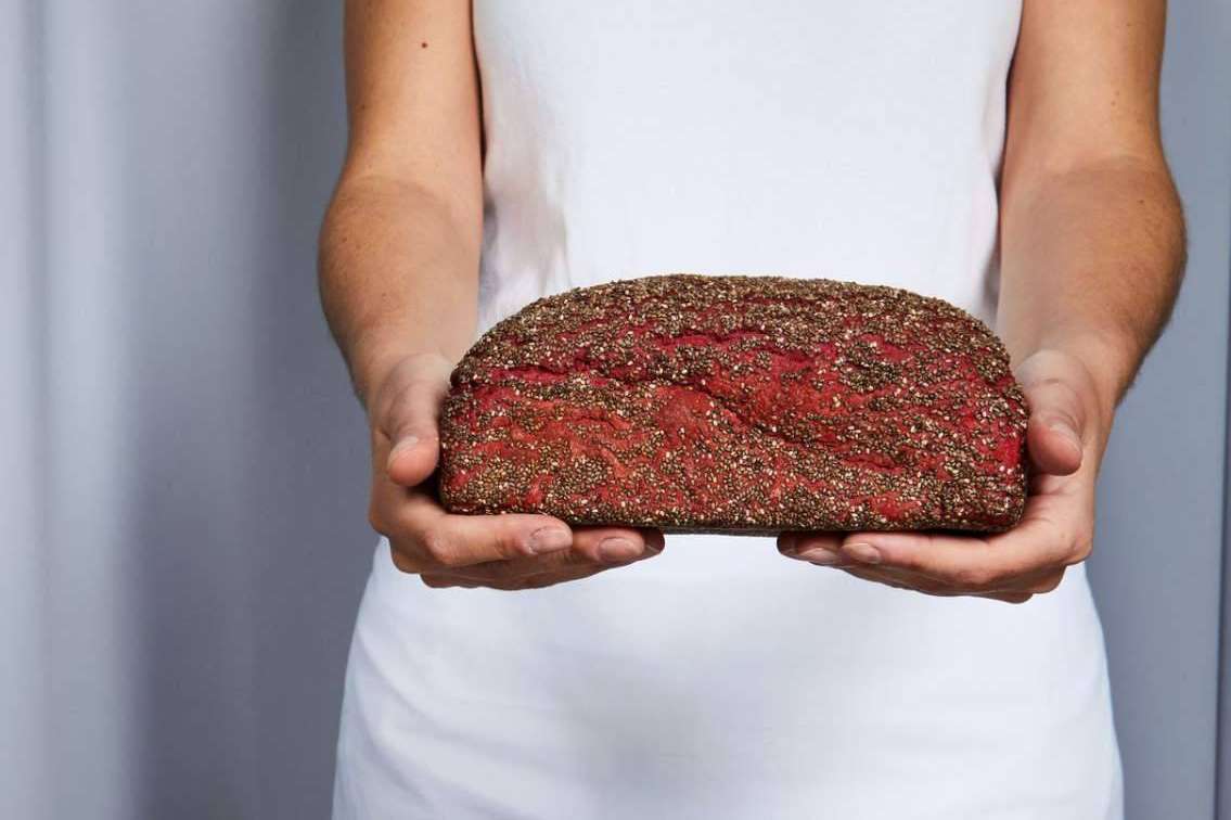La marca de panes orgánicos que ha revolucionado el mercado de la alimentación funcional presenta un pan simbiótico desarrollado por científicos que ayuda a reducir la presión arterial
