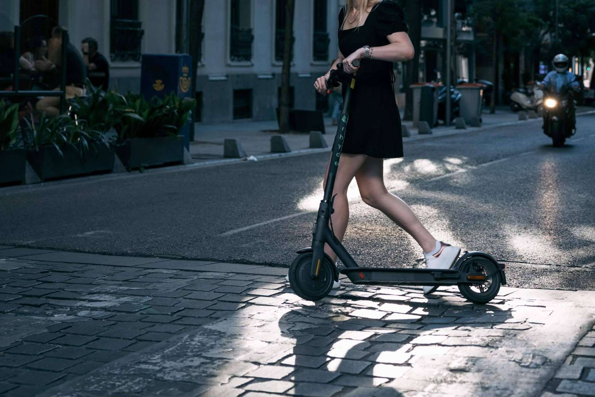 Rhyde apuesta por neutralizar el impacto de carbono de la movilidad urbana con sus patinetes eléctricos reacondicionados